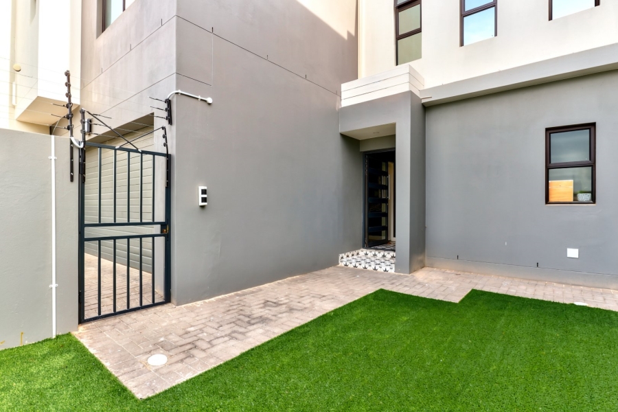 To Let 3 Bedroom Property for Rent in Sandown Western Cape